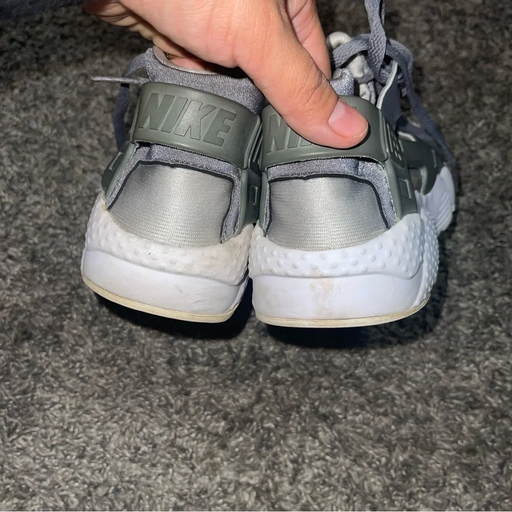 Nike Huarache Gray Low Top Sneakers Size 6.5Y